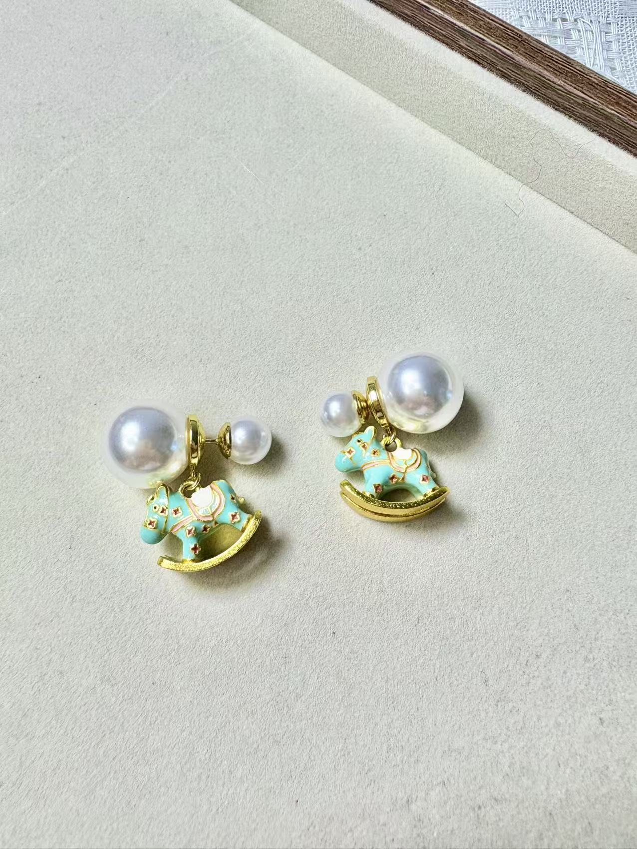 Artificial Pearl Earrings(Green horse)